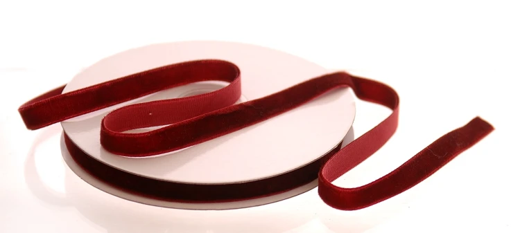 wstazka-aksamitna-bordowa-1cm-9m