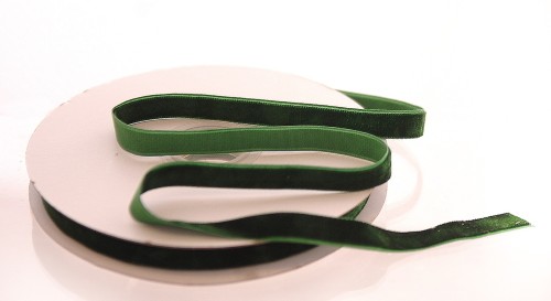 wstazka-aksamitna-ciemnozielona-1cm-9m