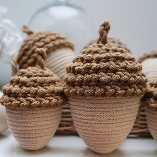 Żołądź ozdobny w kolorze cappuccino 1