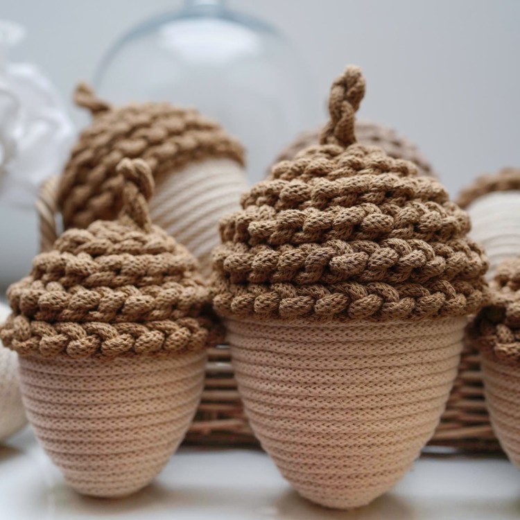 Żołądź ozdobny w kolorze cappuccino 1