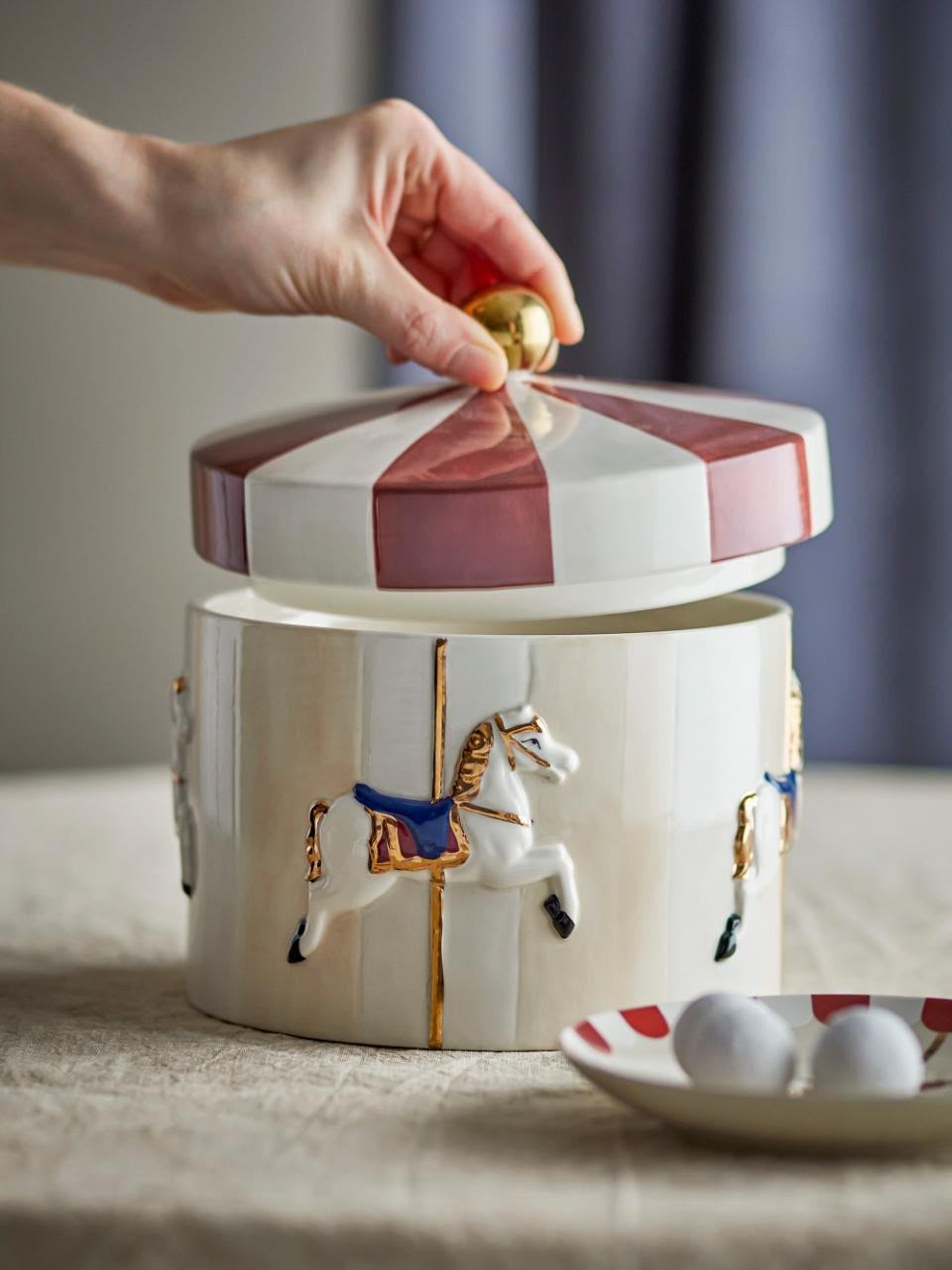 Pojemnik Karuzela ceramiczny z przykrywką, kremowo-czerwony